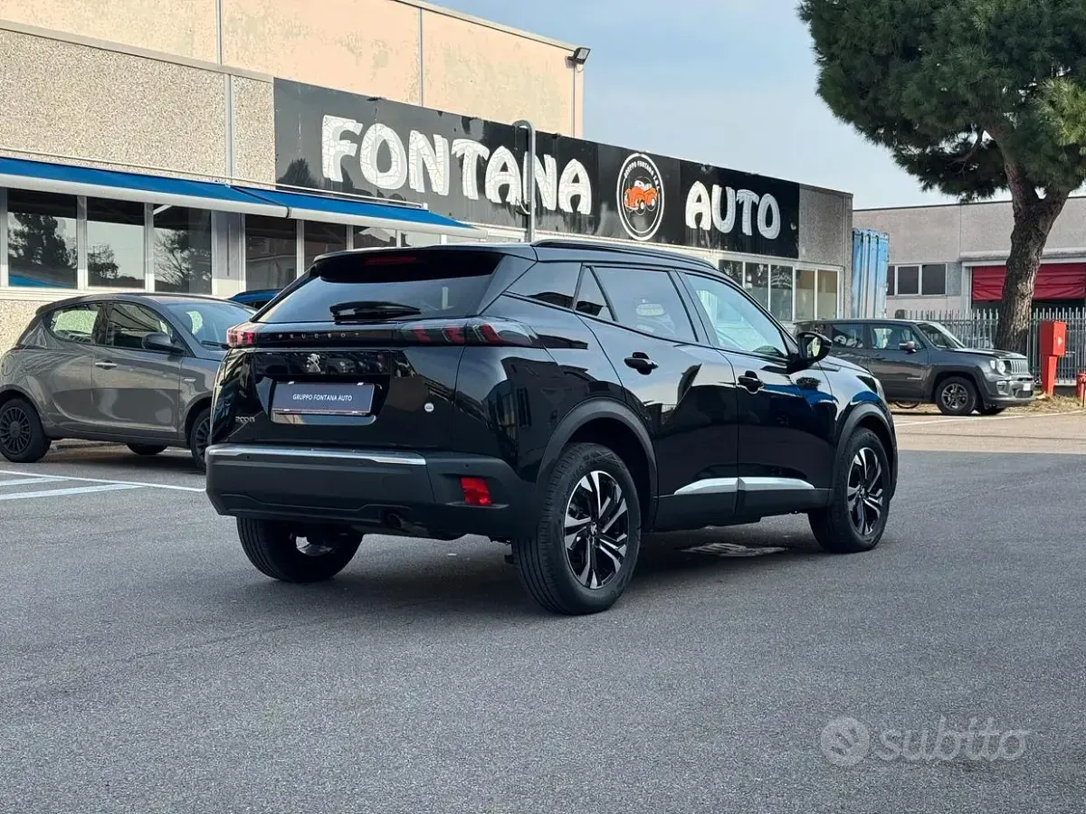 Usata Peugeot 2008 Allure 100 CV (73 kW) 2023 Nero SUV