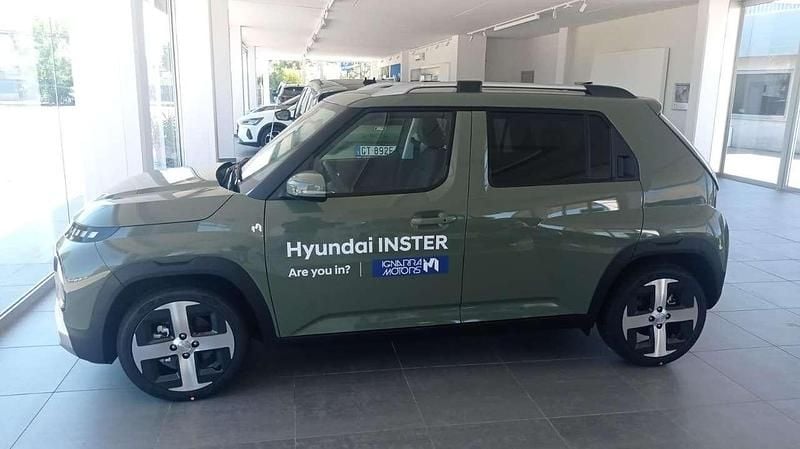Nuova Hyundai Inster 49 kW (67 CV) 2025 Tomboy khaki Utilitaria