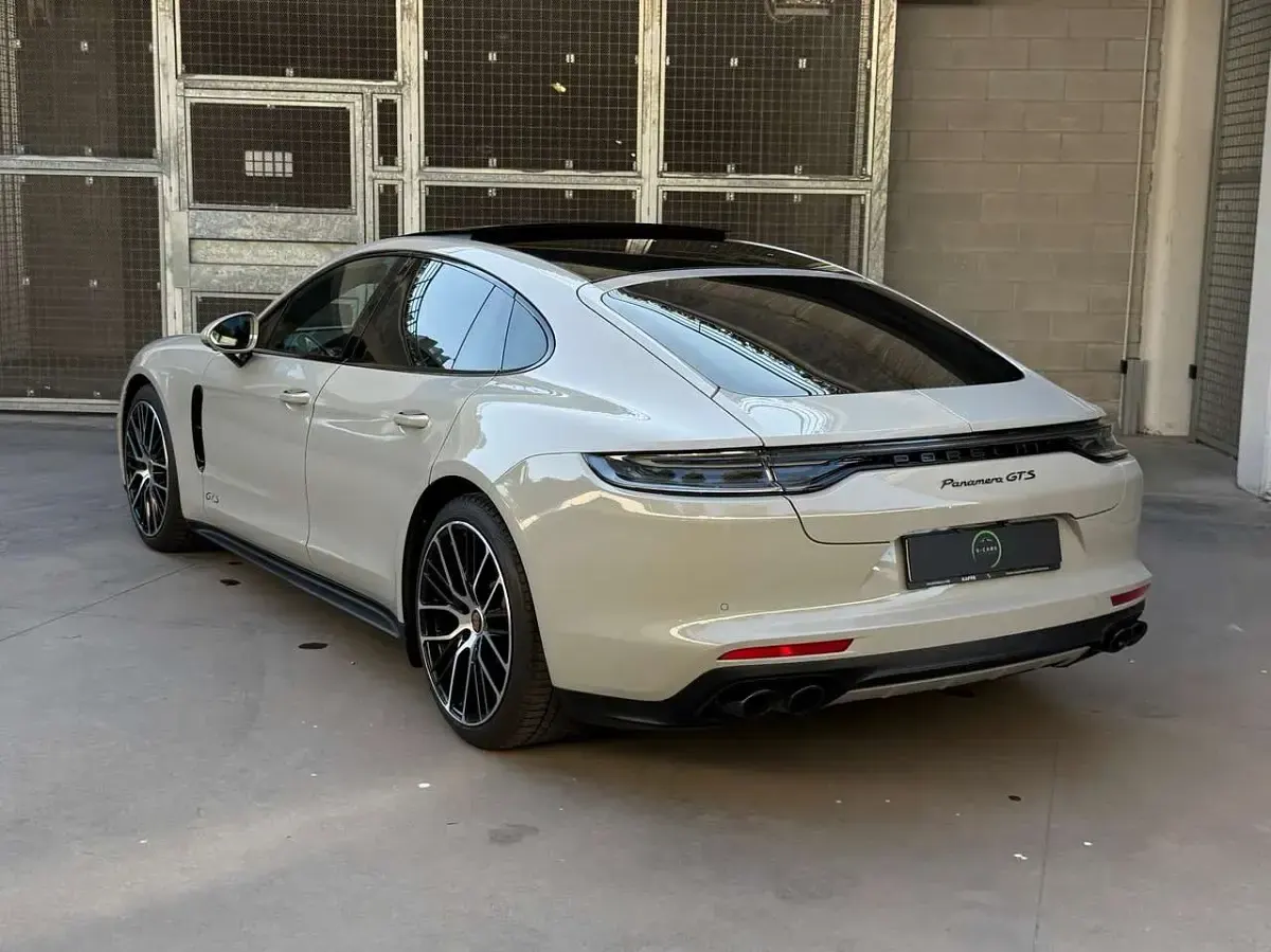 Usata Porsche Panamera GTS 480 CV (353 kW) 2022 Grigio gesso Utilitaria