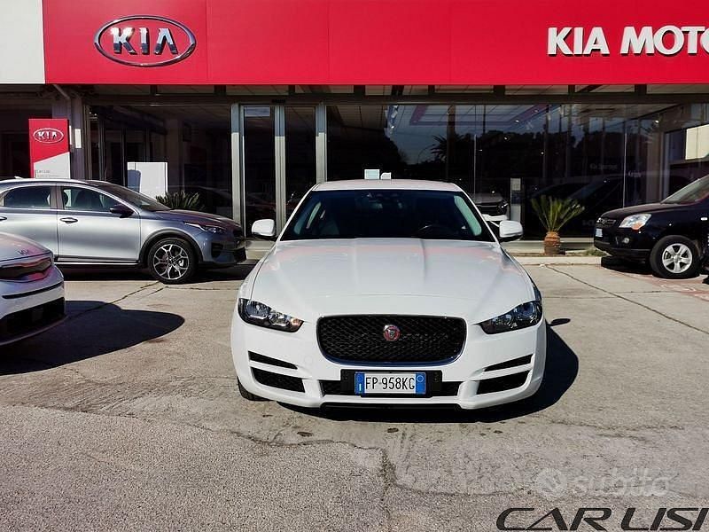 Usata Jaguar XE Prestige 180 CV (132 kW) 2018 Bianco Berlina