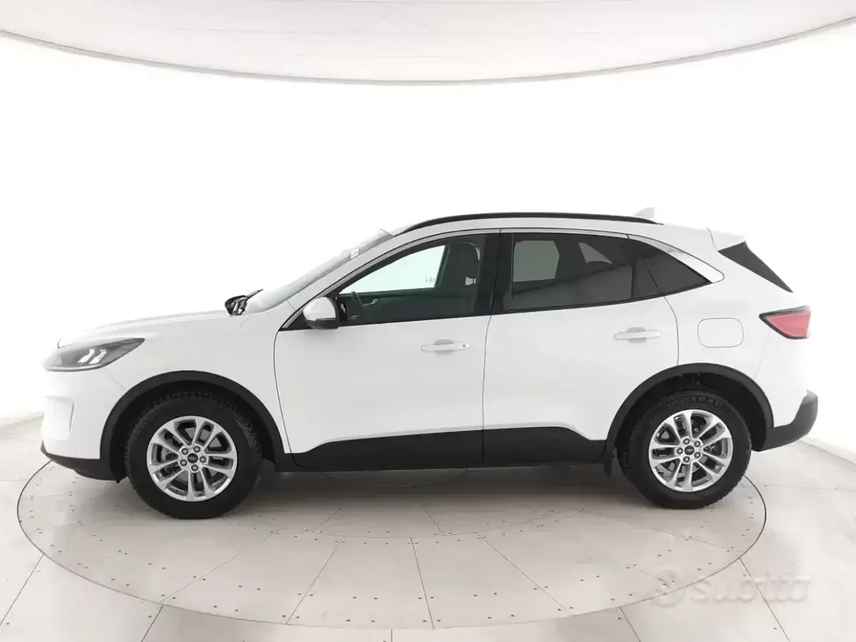 Usata Ford Kuga Business Edition 120 CV (88 kW) 2022 Bianco ghiaccio SUV