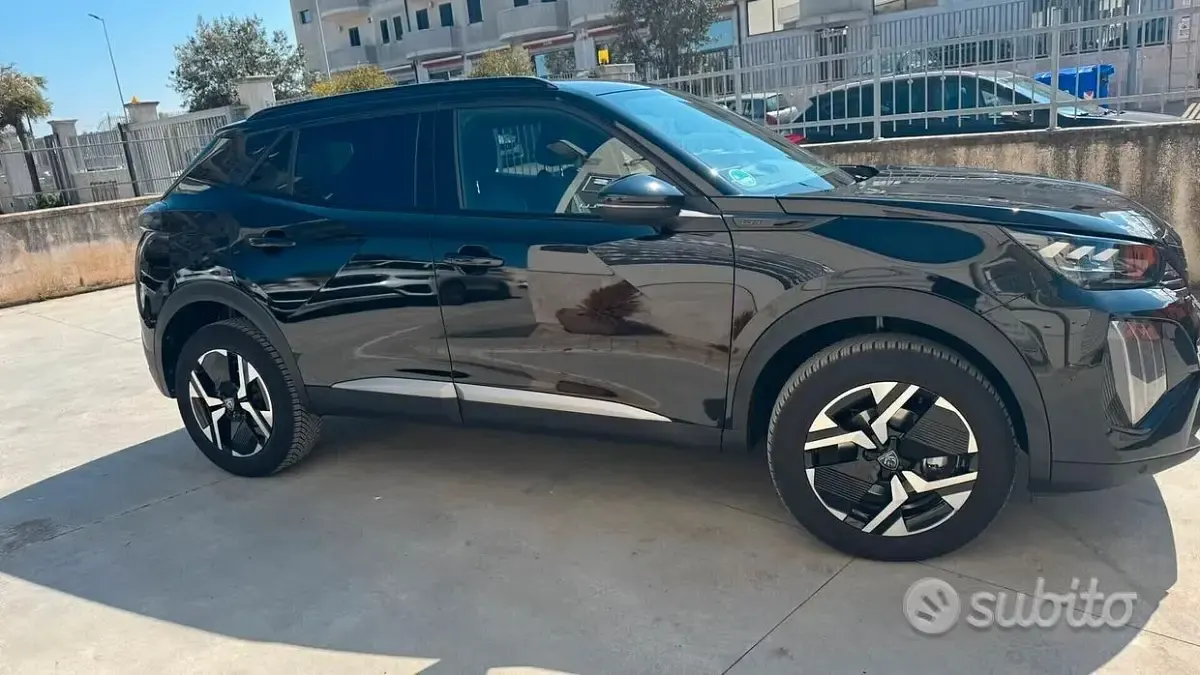 Usata Peugeot 2008 GT-line 101 CV (74 kW) 2024 Nero SUV