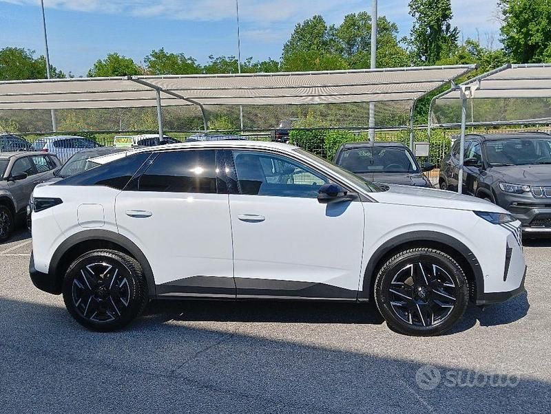 Usata Peugeot 3008 Allure 136 CV (100 kW) 2024 Bianco okenite metallizzato SUV