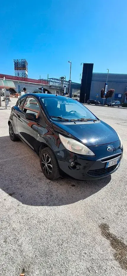 Begagnad Ford Ka 75 HK (55 kW) 2012 Svart Halvkombi