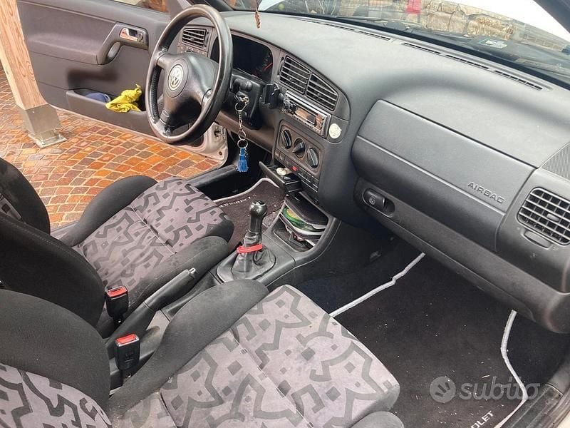 Usata VW Golf Cabriolet 75 CV (55 kW) 2000 Grigio Cabrio