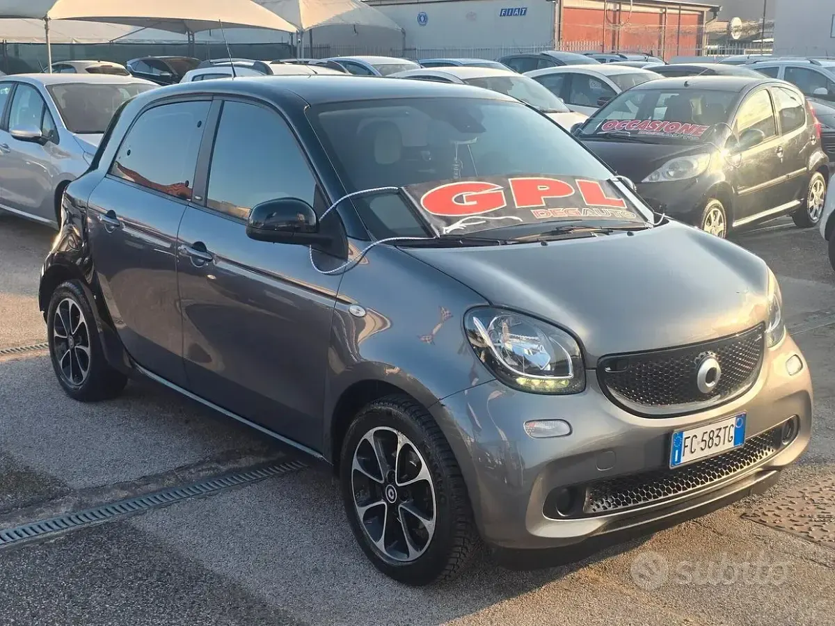 Usata Smart ForFour Passion 71 CV (52 kW) 2016 Grigio Utilitaria