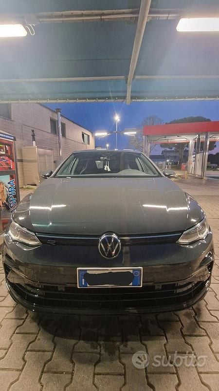 Usata VW Golf VIII R-line 150 CV (110 kW) 2023 Grigio Berlina