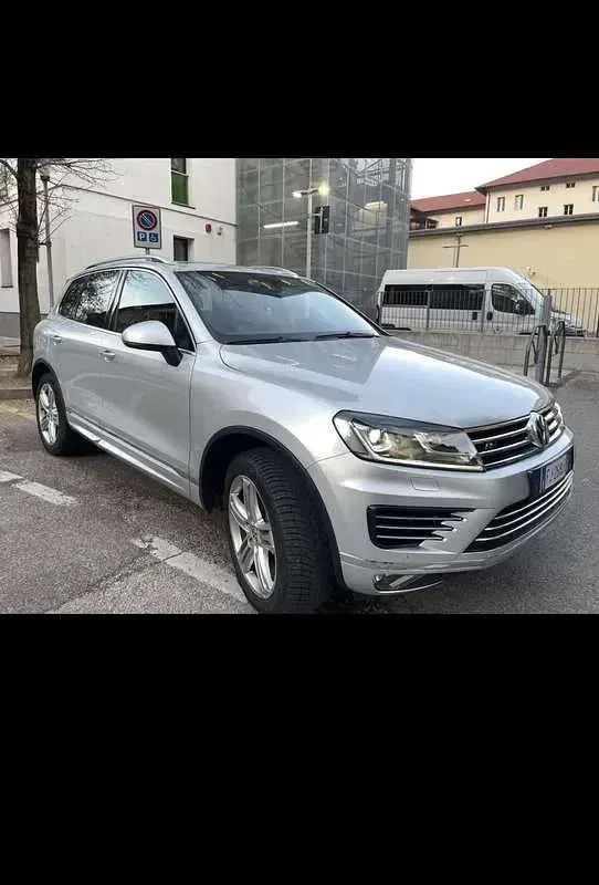 Usata VW Touareg 204 CV (150 kW) 2017 Grigio SUV