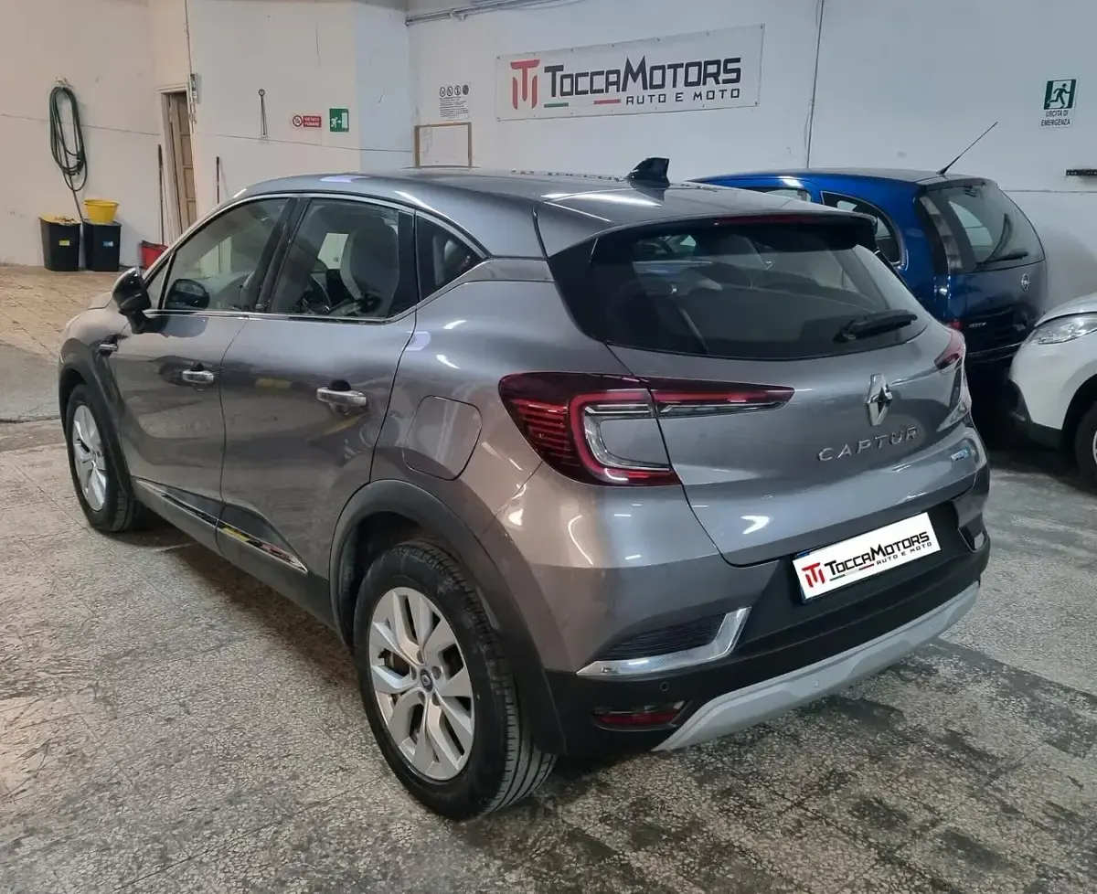 Usata Renault Captur Intens 92 CV (67 kW) 2021 Grigio SUV
