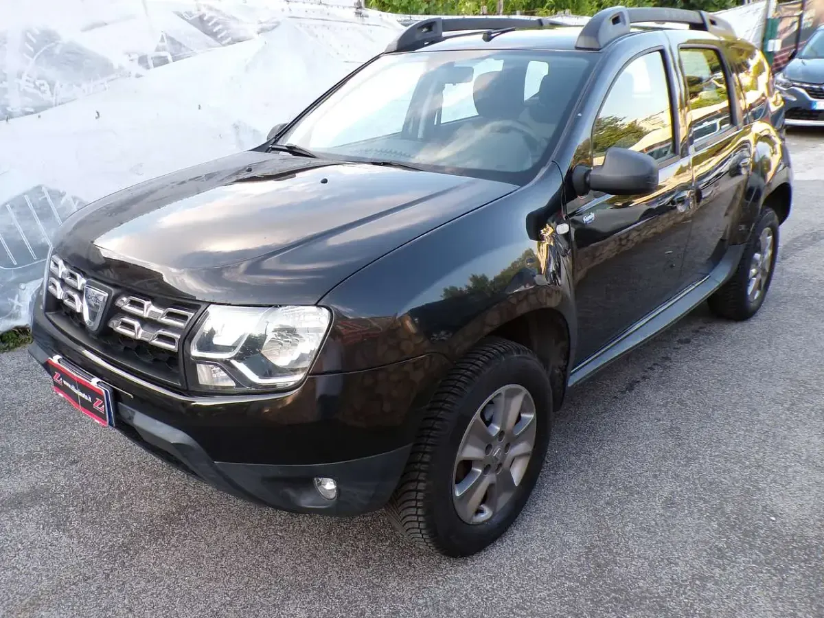 Usata Dacia Duster Lauréate 109 CV (80 kW) 2016 Nero SUV
