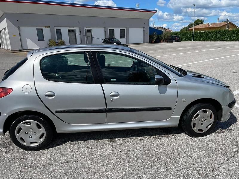 Usata Peugeot 206 60 CV (44 kW) 2003 Grigio Utilitaria