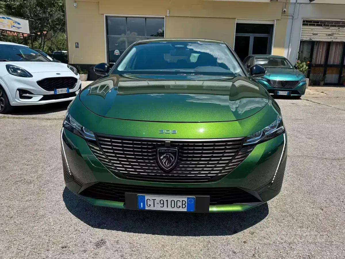 Usata Peugeot 308 Allure 131 CV (96 kW) 2024 Verde olivine Berlina