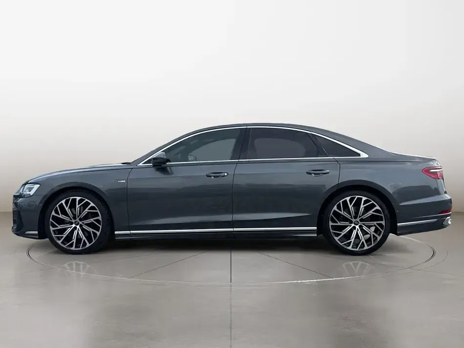 Usata Audi A8 286 CV (210 kW) 2023 Grigio Berlina