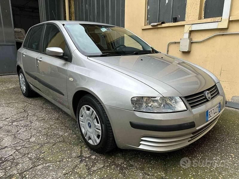 Usata Fiat Stilo Dynamic 105 CV (77 kW) 2002 Grigio Berlina