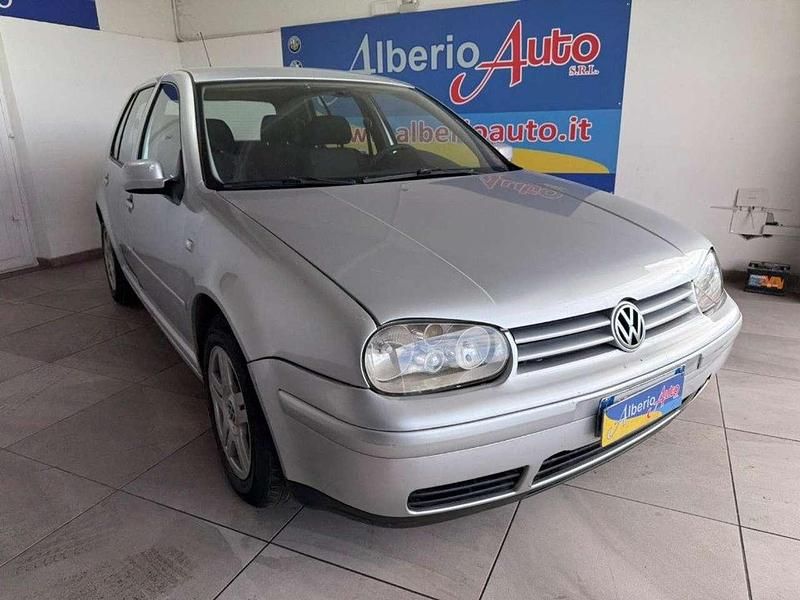 Usata VW Golf IV 101 CV (74 kW) 2000 Argento Berlina