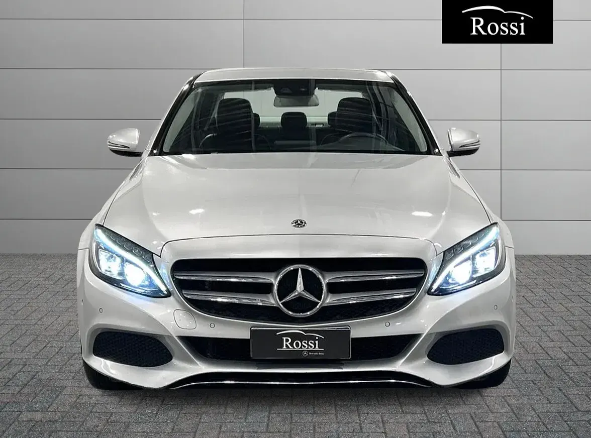 Usata Mercedes C220 Sport 170 CV (125 kW) 2018 Grigio chiaro metallizzato Berlina