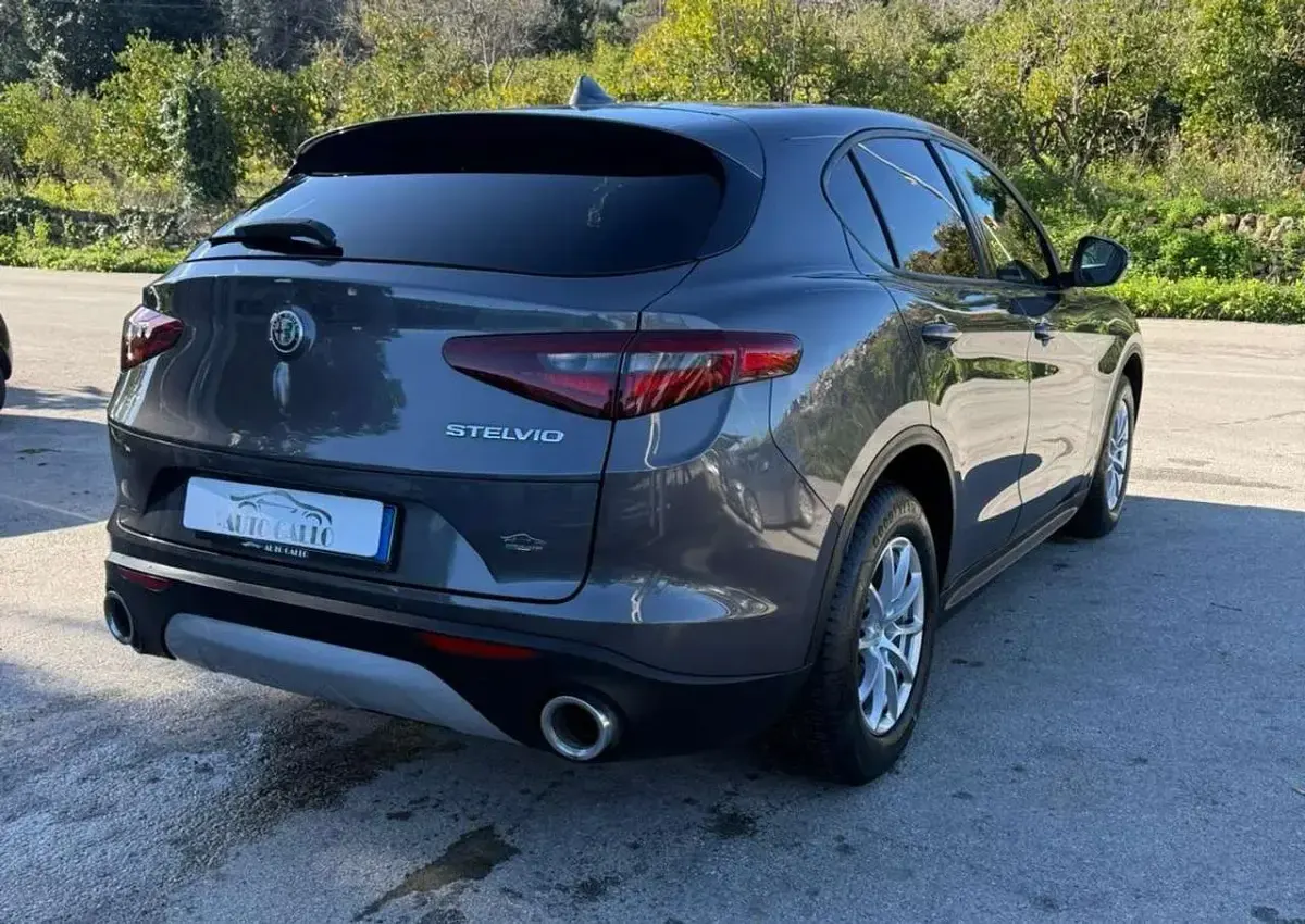 Usata Alfa Romeo Stelvio Executive 179 CV (131 kW) 2018 Grigio SUV