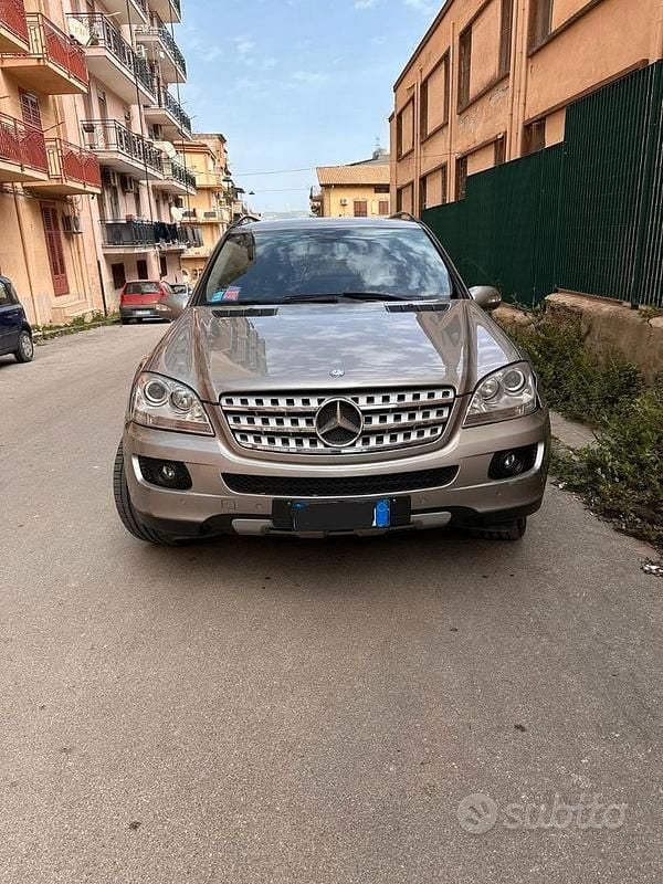 Usata Mercedes ML320 224 CV (164 kW) 2008 Grigio SUV