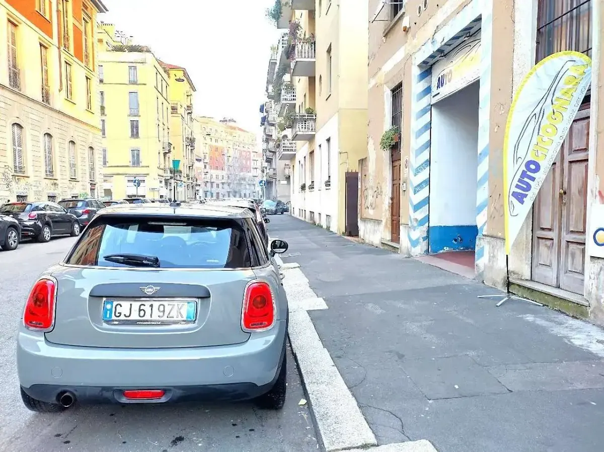 Usata Mini ONE 102 CV (75 kW) 2018 Grigio Utilitaria