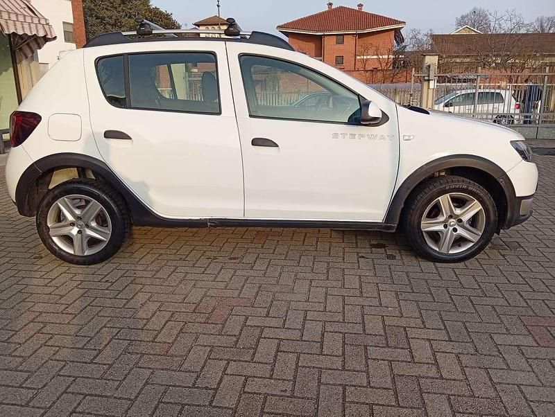 Usata Dacia Sandero Prestige 90 CV (66 kW) 2015 Bianco Berlina