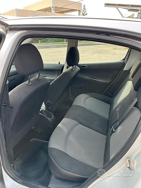 Usata Peugeot 206 68 CV (50 kW) 2005 Grigio Berlina