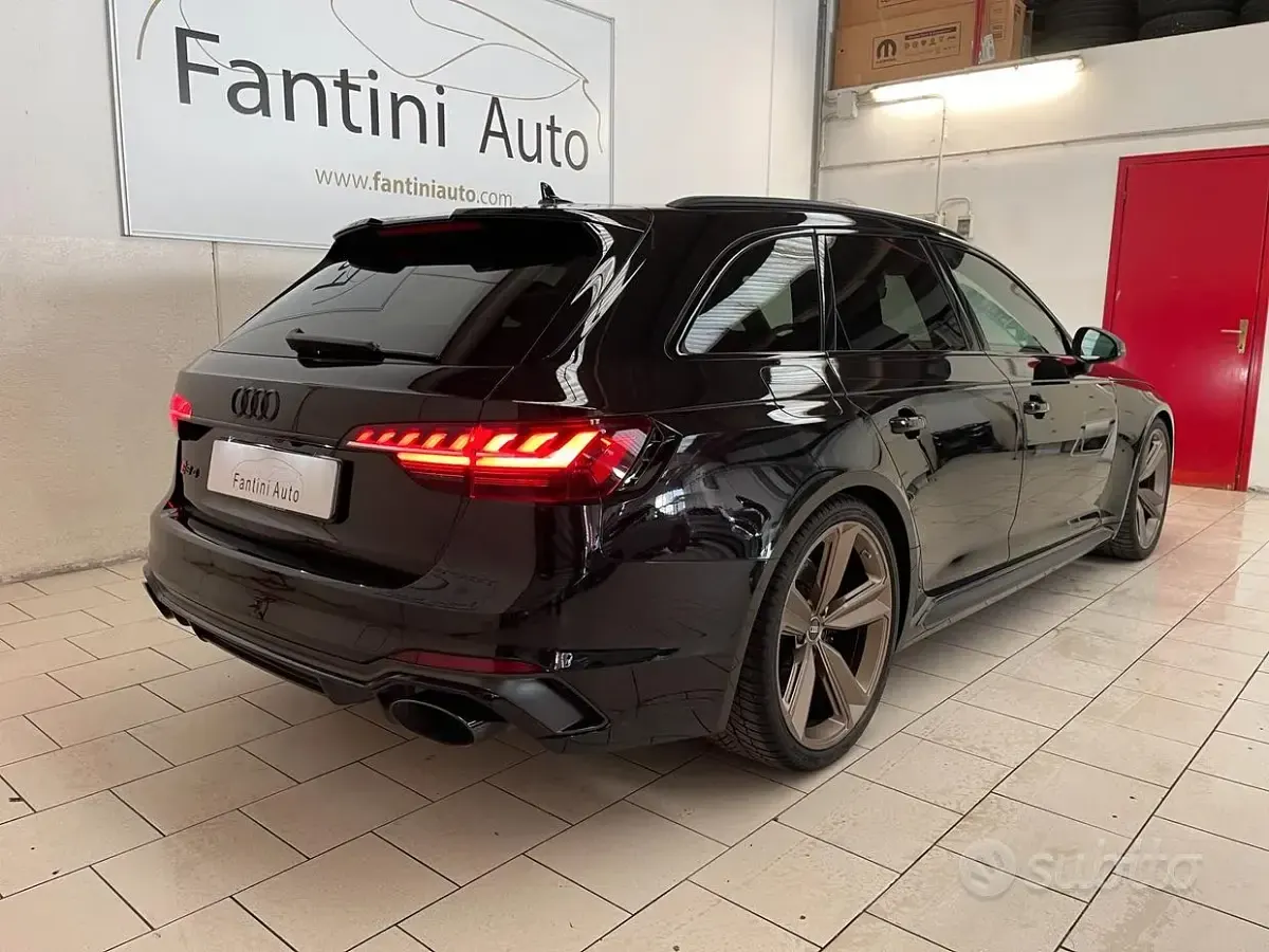 Usata Audi RS4 Comfort 450 CV (330 kW) 2022 Nero Station wagon