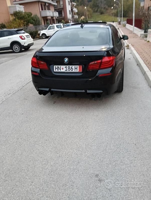 Begagnad BMW 550 2011 Svart Sedan