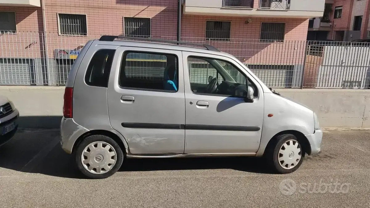 Usata Opel Agila 60 CV (44 kW) 2004 Grigio Monovolume