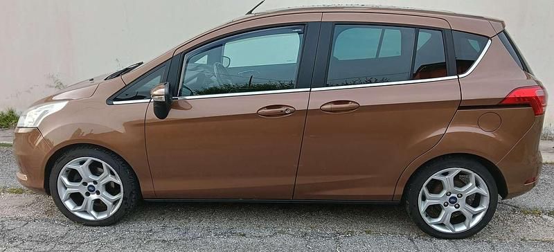 Usata Ford B-MAX Titanium 95 CV (69 kW) 2013 Bronzo Monovolume