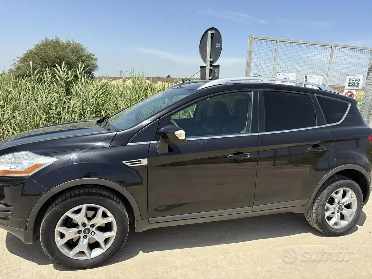 Usata Ford Kuga 136 CV (100 kW) 2010 Nero SUV