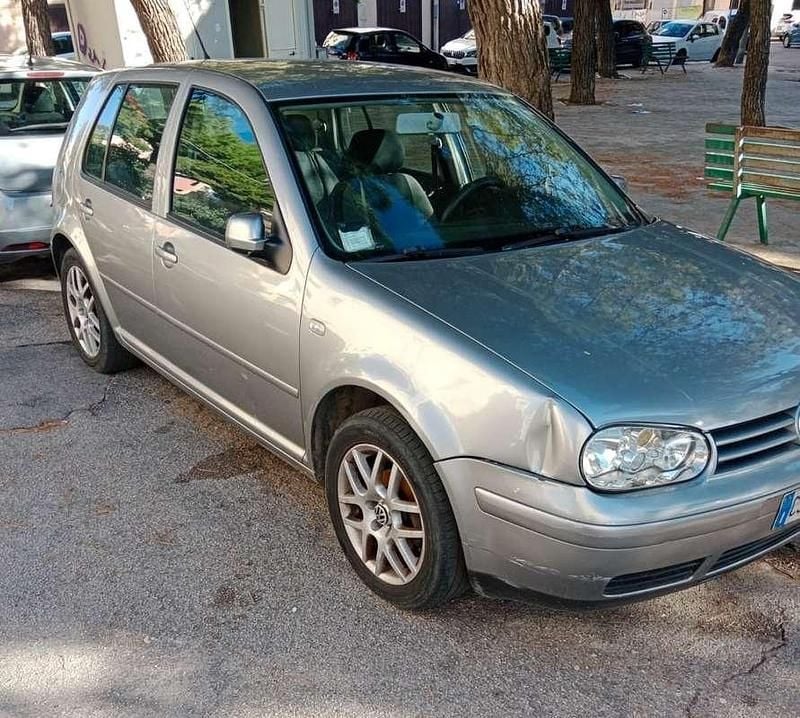 Usata VW Golf IV Highline 105 CV (77 kW) 2003 Berlina