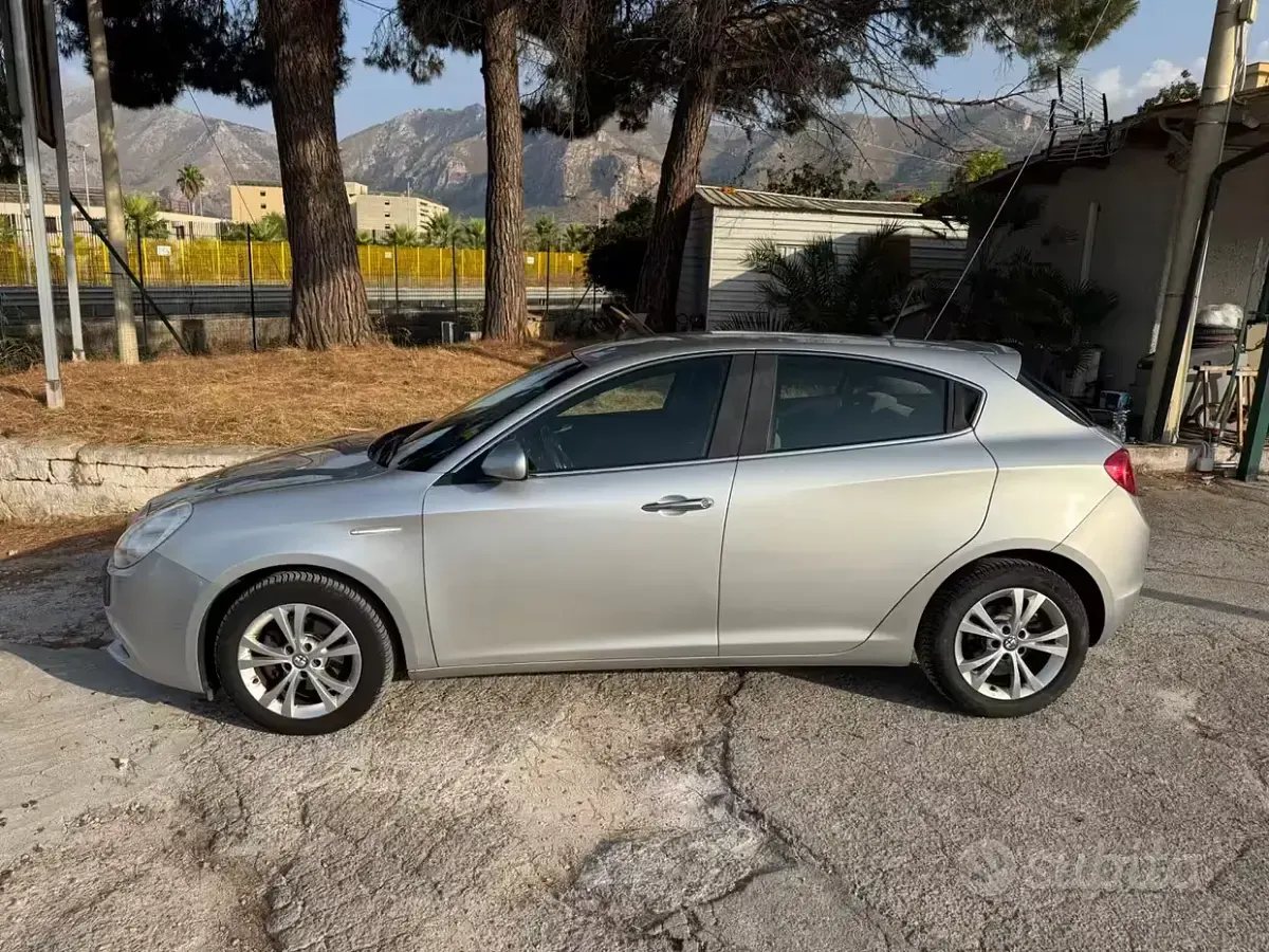Usata Alfa Romeo Giulietta 105 CV (77 kW) 2014 Grigio Utilitaria