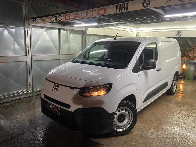 Usata Fiat Doblò 101 CV (74 kW) 2024 Bianco Monovolume