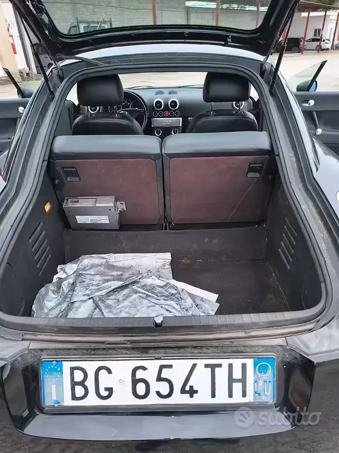 Second-hand Audi TT 179 CP (131 kW) 2000 Negru Coupe
