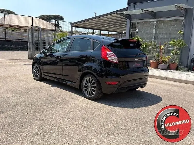 Usata Ford Fiesta ST-Line 75 CV (55 kW) 2017 Nero Utilitaria