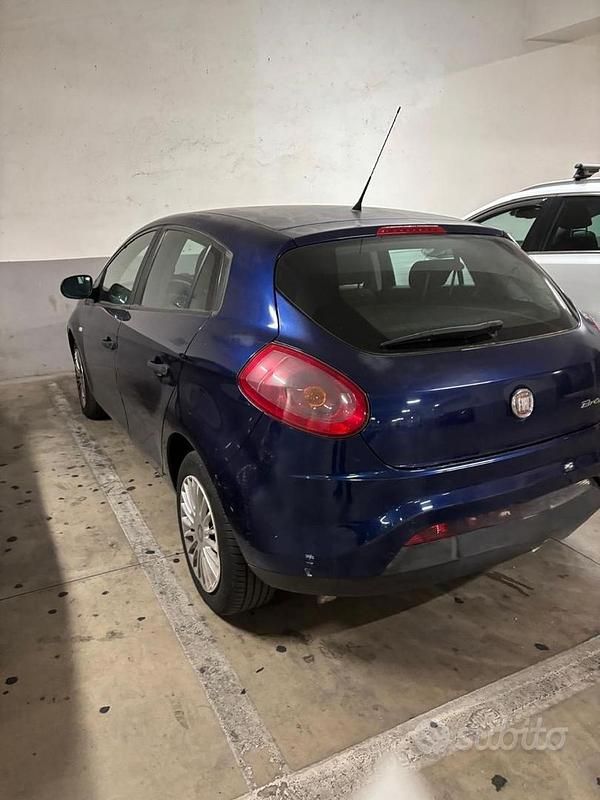 Blu Usata 2007 Fiat Bravo Due volumi | 1800 € (Buon prezzo) - Immagine 1/4
