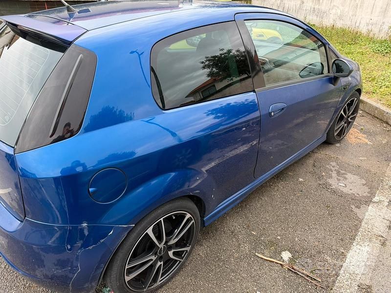 Usata Fiat Grande Punto Sport 90 CV (66 kW) 2007 Blu Utilitaria