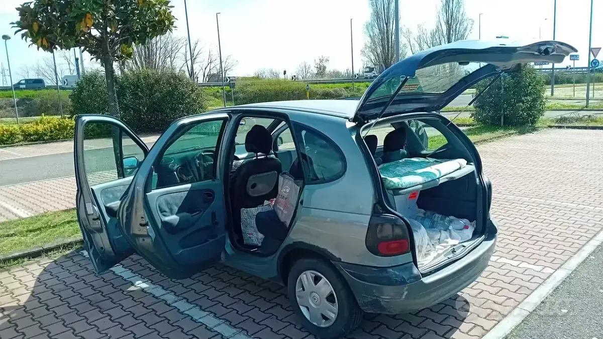 Usata Renault Mégane 90 CV (66 kW) 1997 Grigio Monovolume