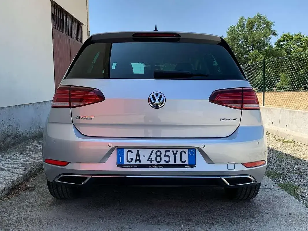 Usata VW Golf VIII Executive 131 CV (96 kW) 2020 Argento Berlina