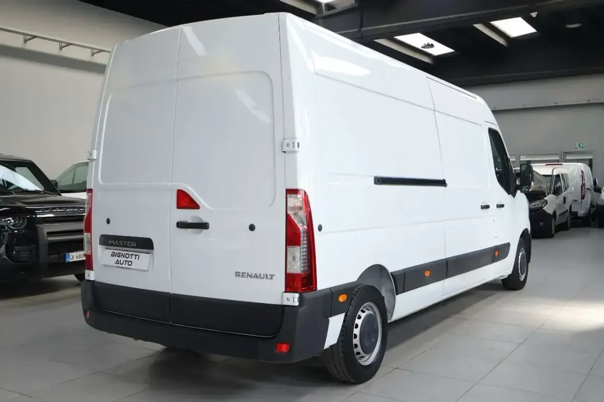Usata Renault Master 150 CV (110 kW) 2023 Bianco Monovolume
