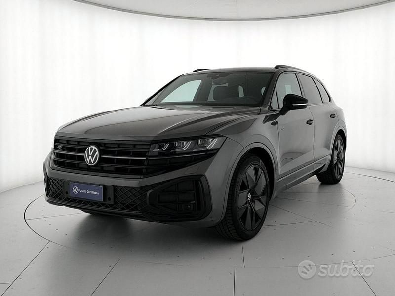 Usata VW Touareg R-line 231 CV (169 kW) 2024 Silicon grey metallizzato SUV