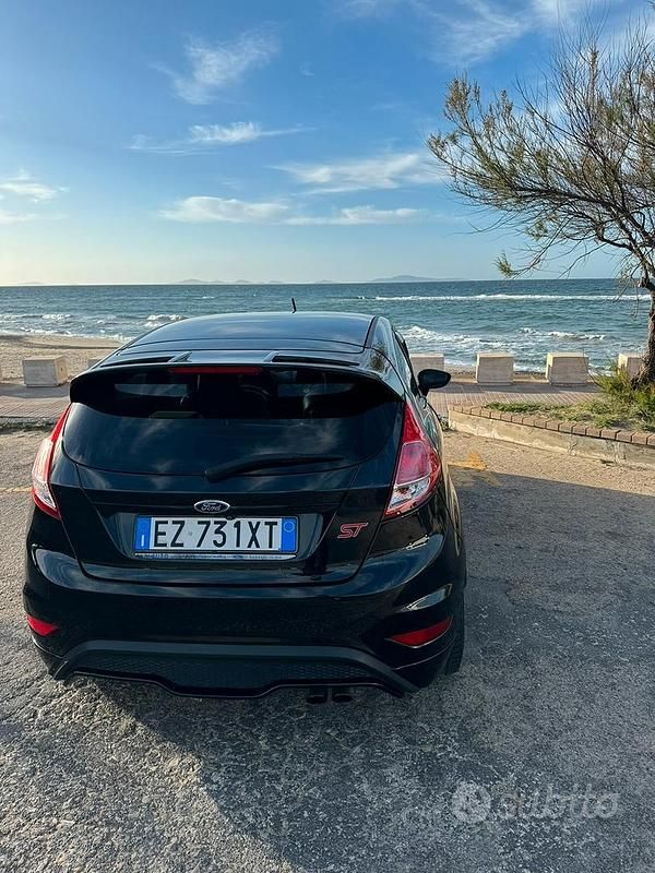 Usata Ford Fiesta ST 182 CV (133 kW) 2015 Nero Berlina