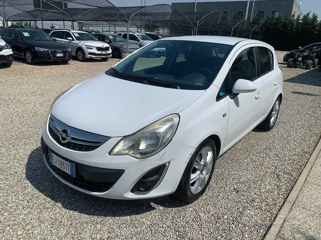 Usata Opel Corsa Cosmo 86 CV (63 kW) 2011 Utilitaria