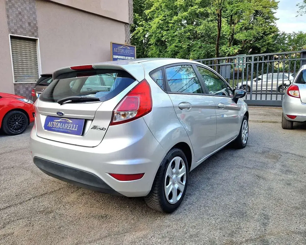 Usata Ford Fiesta Business Edition 80 CV (58 kW) 2013 Grigio Berlina