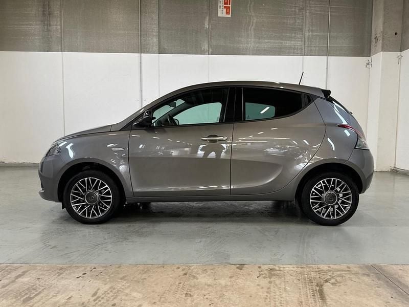 Usata Lancia Ypsilon Silver 69 CV (50 kW) 2023 Grigio Utilitaria