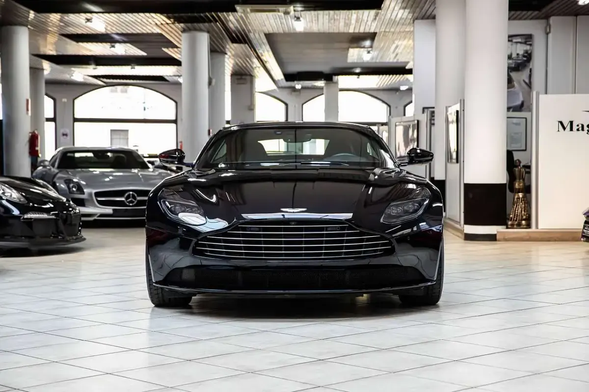 Usata Aston Martin DB11 510 CV (375 kW) 2019 Nero Coupé