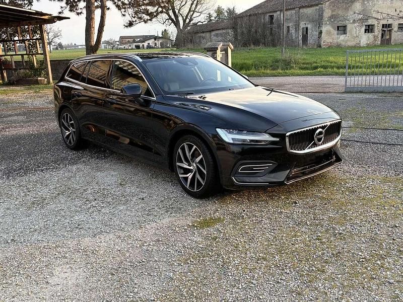 Usata Volvo V60 Business Edition 150 CV (110 kW) 2018 Nero Station wagon