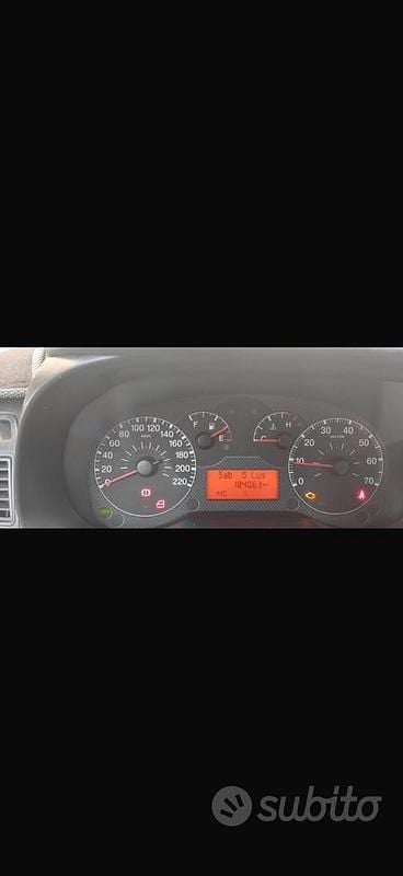 Usata Fiat Grande Punto Sport 90 CV (66 kW) 2006 Grigio Utilitaria