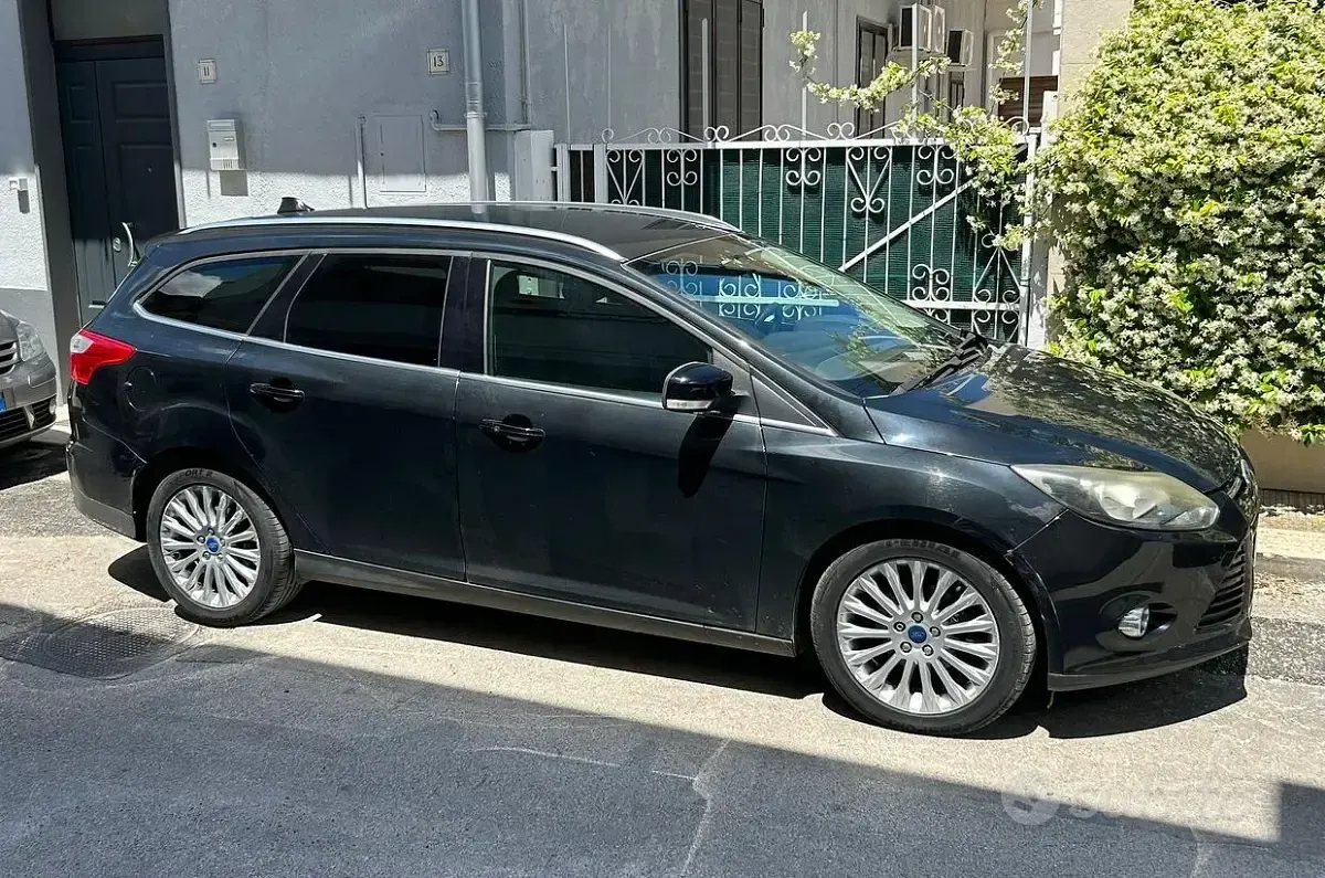 Usata Ford Focus Titanium 115 CV (84 kW) 2011 Nero Station wagon
