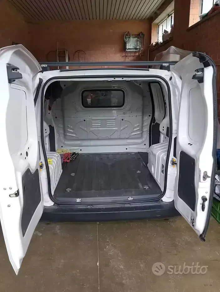 Usata Fiat Fiorino 73 CV (53 kW) 2008 Bianco Monovolume